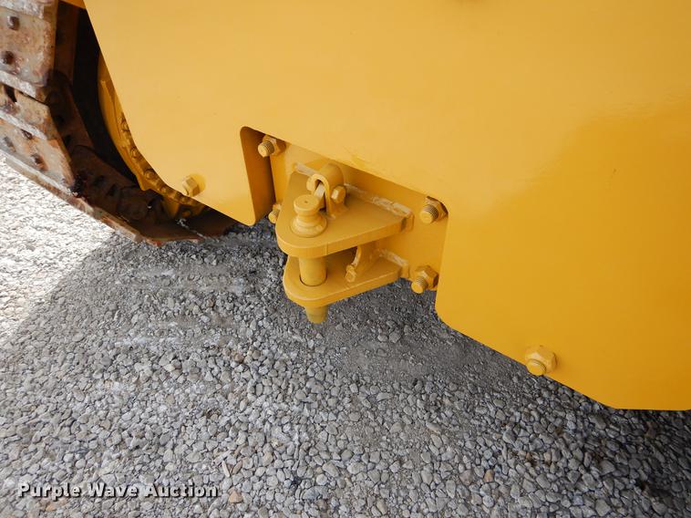 image for item DB9340 1977 Caterpillar 977L track loader