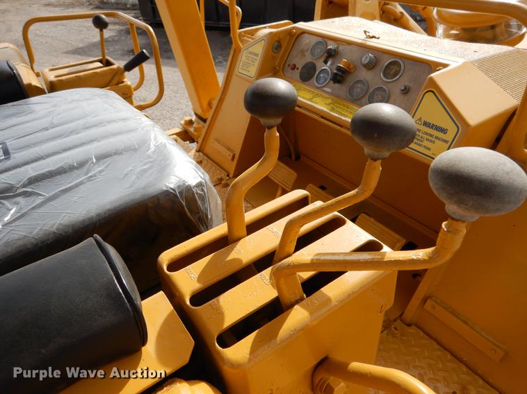 image for item DB9340 1977 Caterpillar 977L track loader