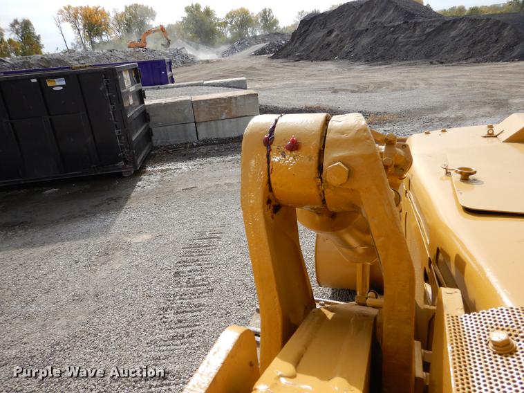 image for item DB9340 1977 Caterpillar 977L track loader