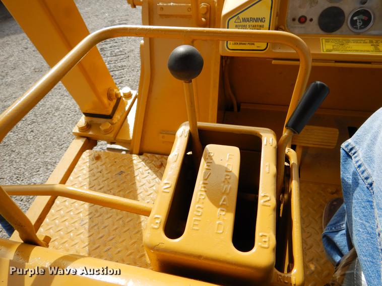 image for item DB9340 1977 Caterpillar 977L track loader