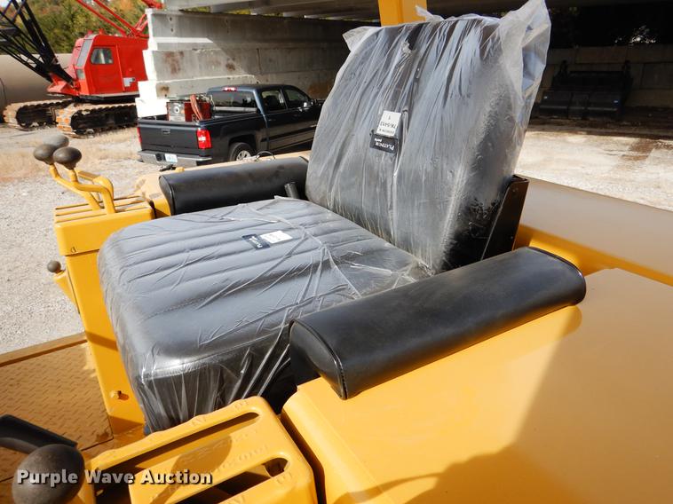image for item DB9340 1977 Caterpillar 977L track loader