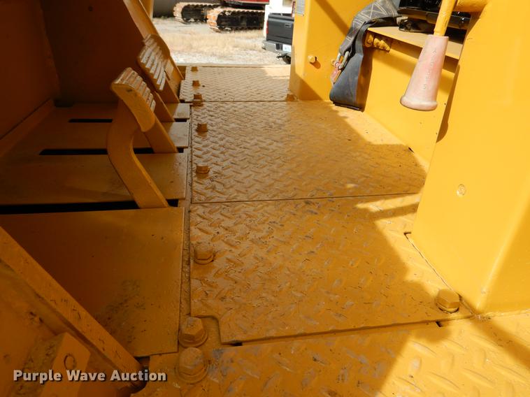 image for item DB9340 1977 Caterpillar 977L track loader