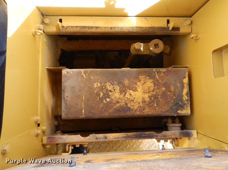 image for item DB9340 1977 Caterpillar 977L track loader