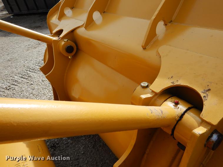 image for item DB9340 1977 Caterpillar 977L track loader