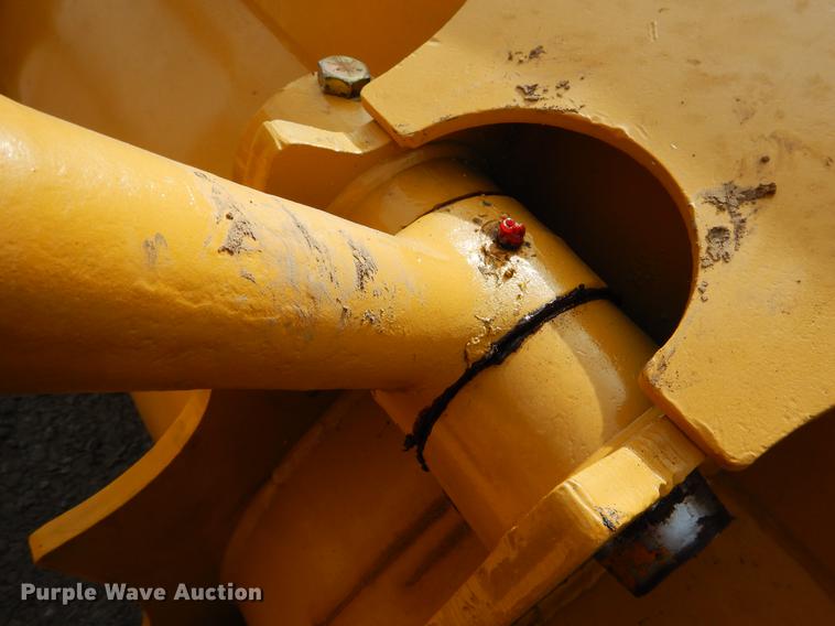 image for item DB9340 1977 Caterpillar 977L track loader