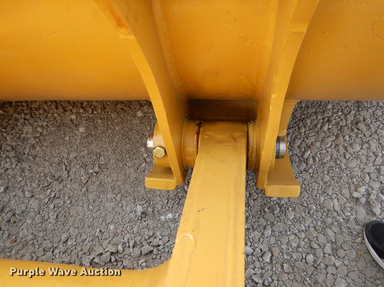 image for item DB9340 1977 Caterpillar 977L track loader