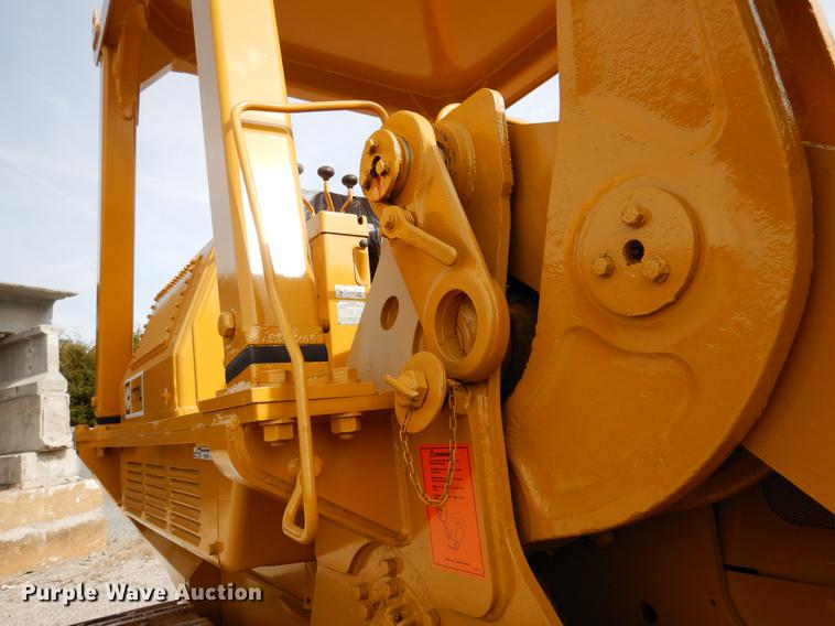 image for item DB9340 1977 Caterpillar 977L track loader