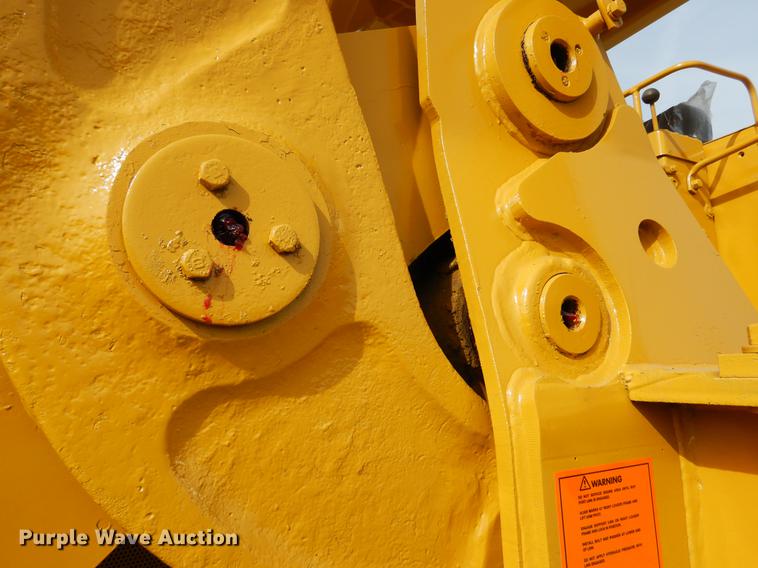 image for item DB9340 1977 Caterpillar 977L track loader