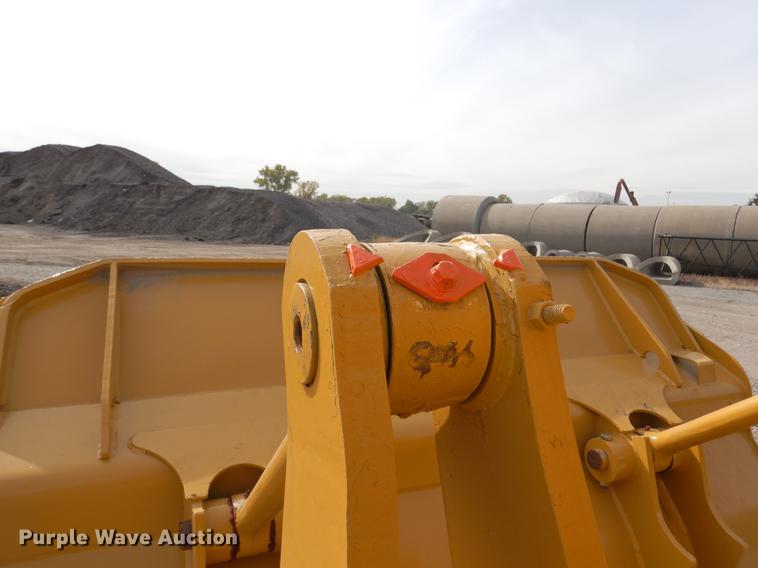 image for item DB9340 1977 Caterpillar 977L track loader