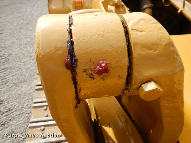 image for item DB9340 1977 Caterpillar 977L track loader