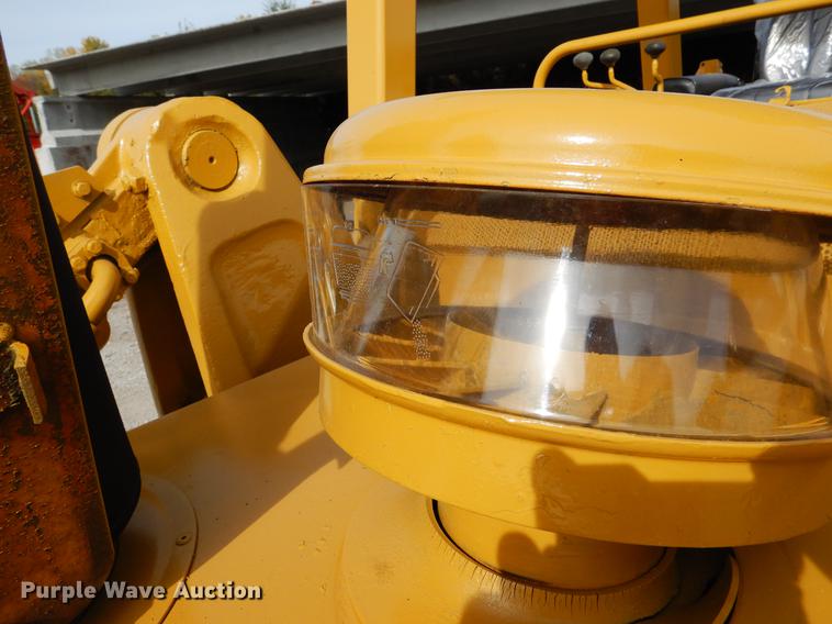 image for item DB9340 1977 Caterpillar 977L track loader