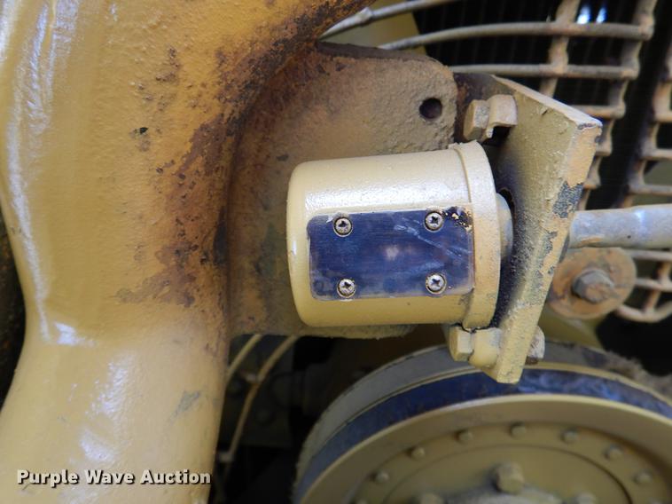 image for item DB9340 1977 Caterpillar 977L track loader