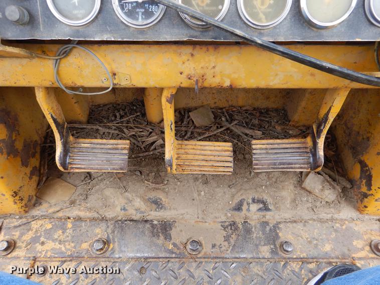 image for item DB9345 1978 Caterpillar 955L track loader