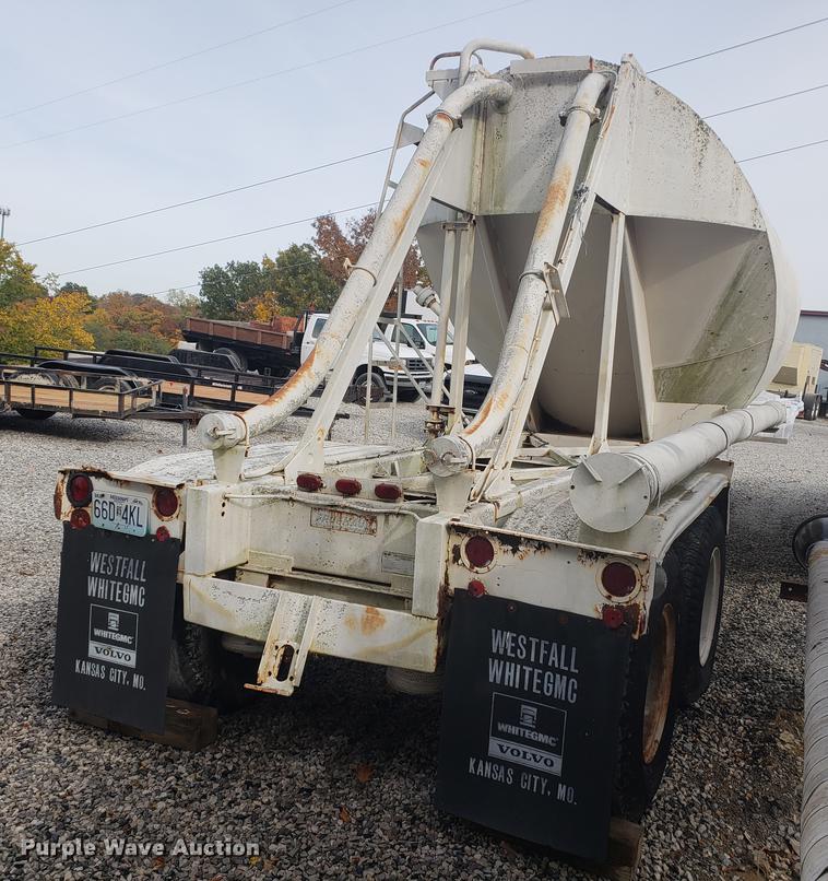 image for item DB9365 1981 Fruehauf pneumatic dry bulk trailer