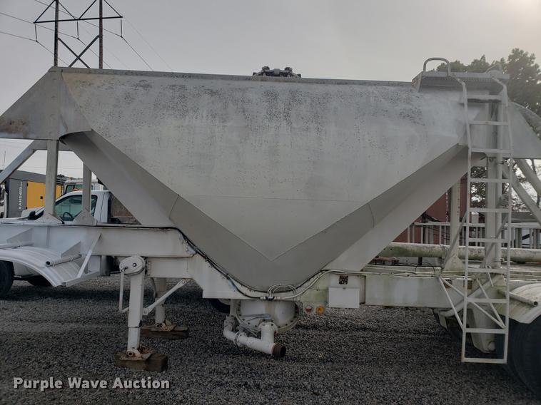 image for item DB9365 1981 Fruehauf pneumatic dry bulk trailer