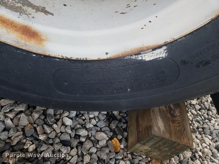 image for item DB9365 1981 Fruehauf pneumatic dry bulk trailer