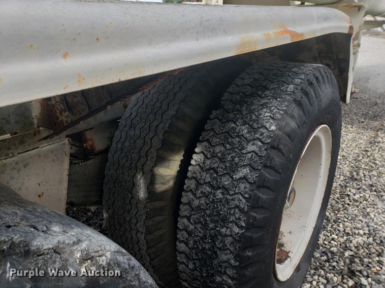 image for item DB9365 1981 Fruehauf pneumatic dry bulk trailer