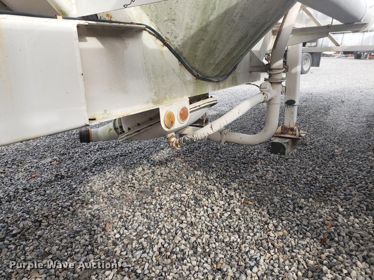 image for item DB9365 1981 Fruehauf pneumatic dry bulk trailer