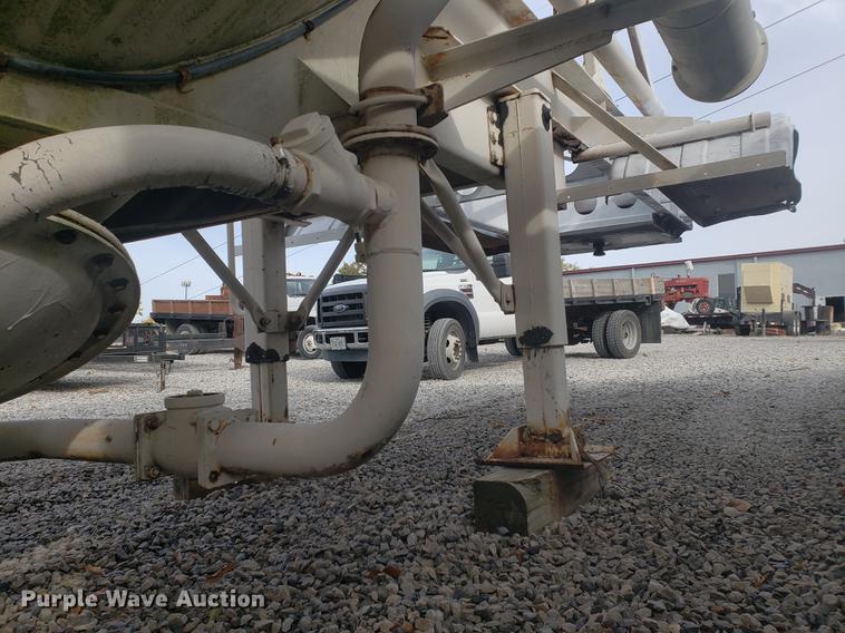 image for item DB9365 1981 Fruehauf pneumatic dry bulk trailer