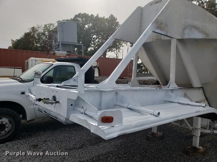 image for item DB9365 1981 Fruehauf pneumatic dry bulk trailer