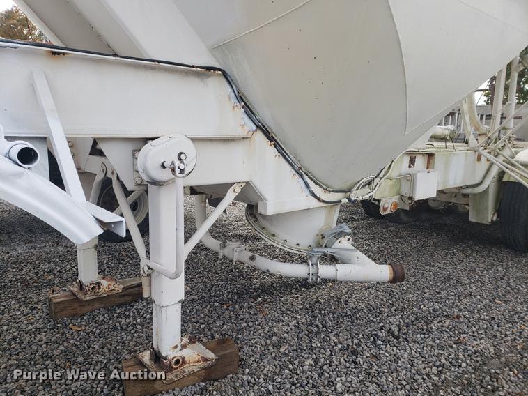 image for item DB9365 1981 Fruehauf pneumatic dry bulk trailer