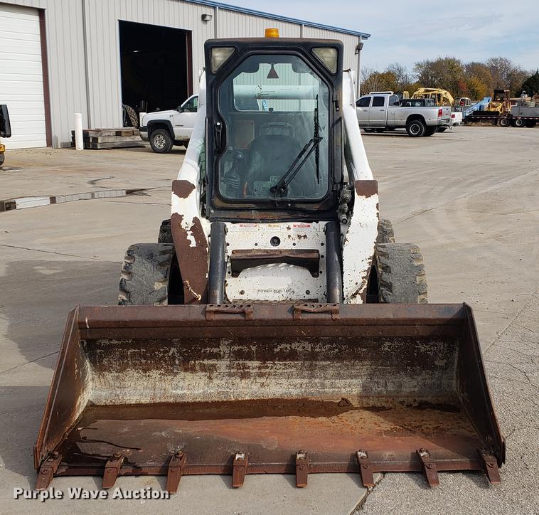 image for item DB9412 2003 Bobcat S300 skid steer