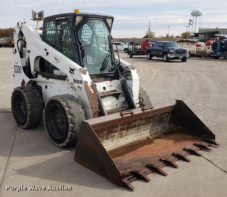 image for item DB9412 2003 Bobcat S300 skid steer