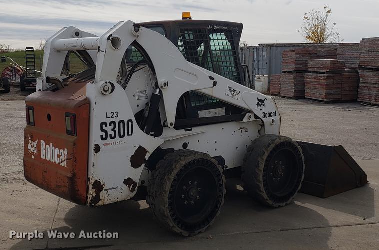 image for item DB9412 2003 Bobcat S300 skid steer