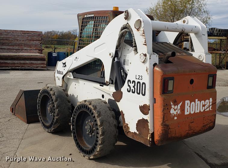 image for item DB9412 2003 Bobcat S300 skid steer