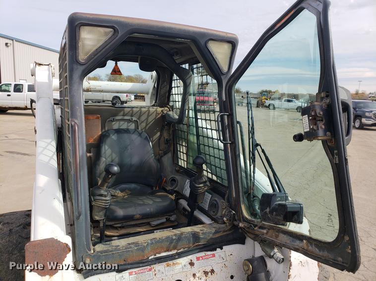 image for item DB9412 2003 Bobcat S300 skid steer