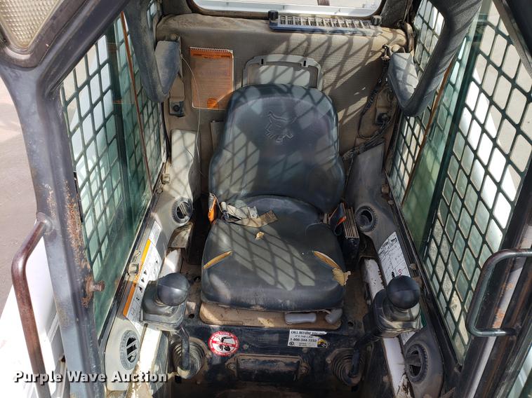 image for item DB9412 2003 Bobcat S300 skid steer