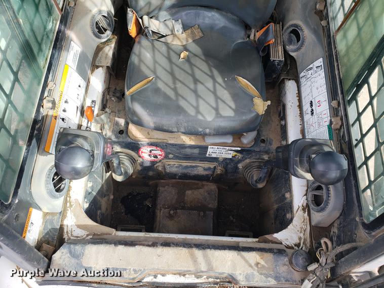 image for item DB9412 2003 Bobcat S300 skid steer