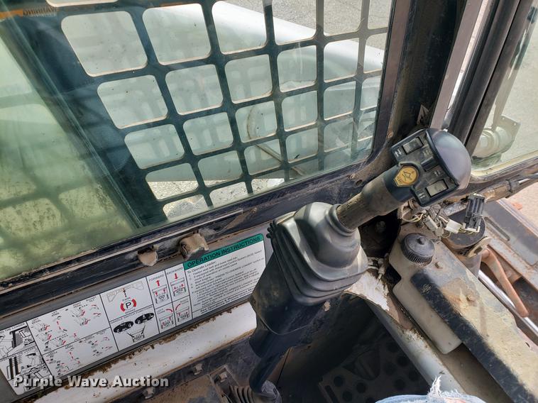 image for item DB9412 2003 Bobcat S300 skid steer