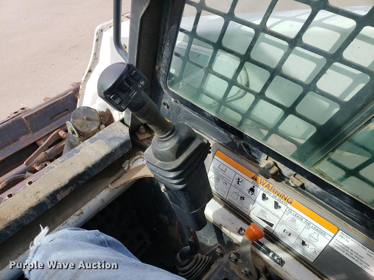 image for item DB9412 2003 Bobcat S300 skid steer