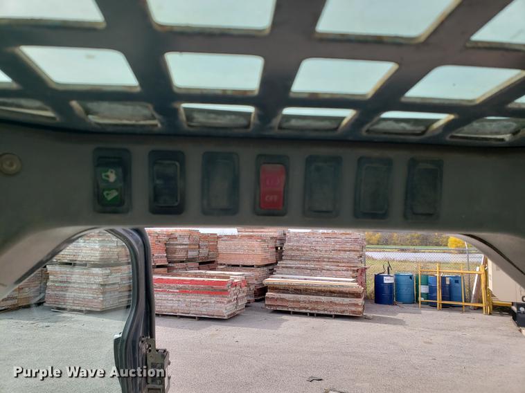 image for item DB9412 2003 Bobcat S300 skid steer