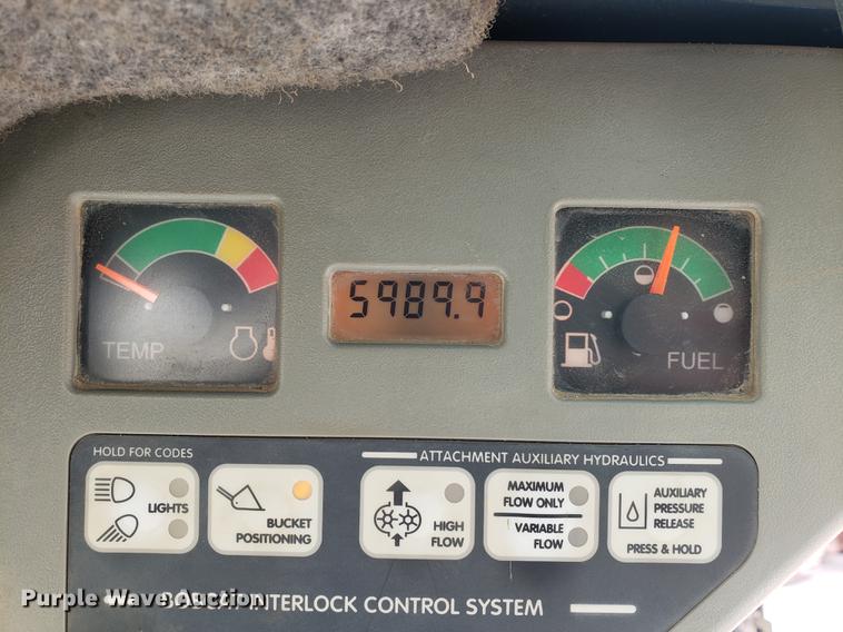 image for item DB9412 2003 Bobcat S300 skid steer