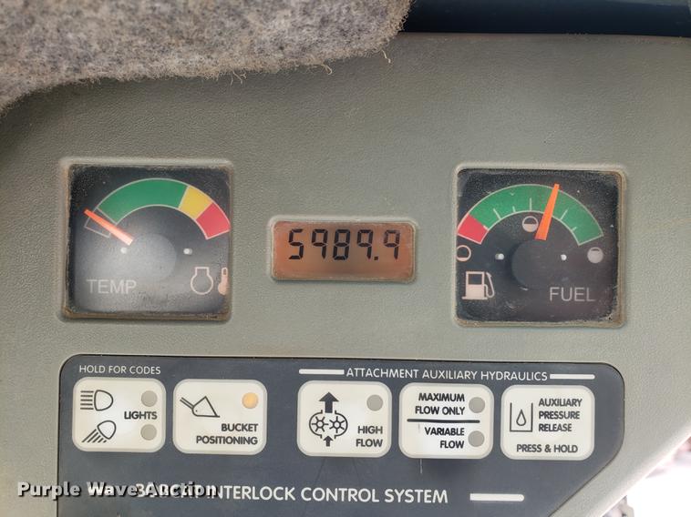 image for item DB9412 2003 Bobcat S300 skid steer