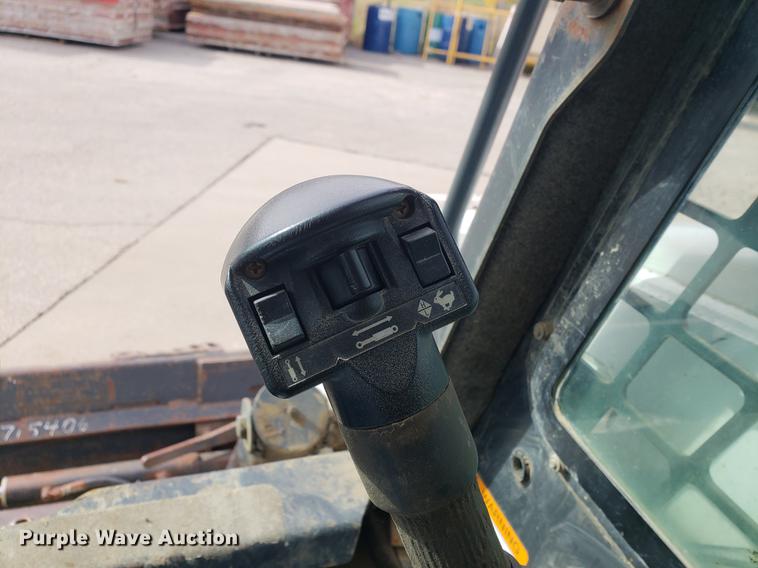 image for item DB9412 2003 Bobcat S300 skid steer