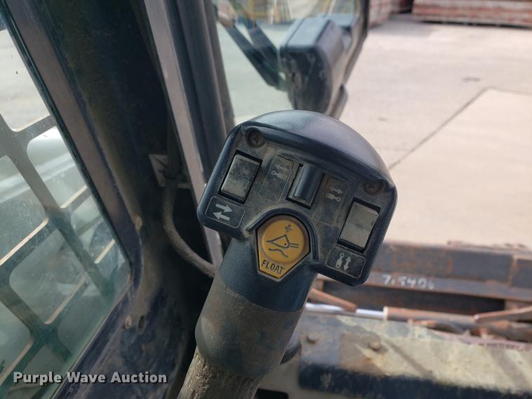 image for item DB9412 2003 Bobcat S300 skid steer