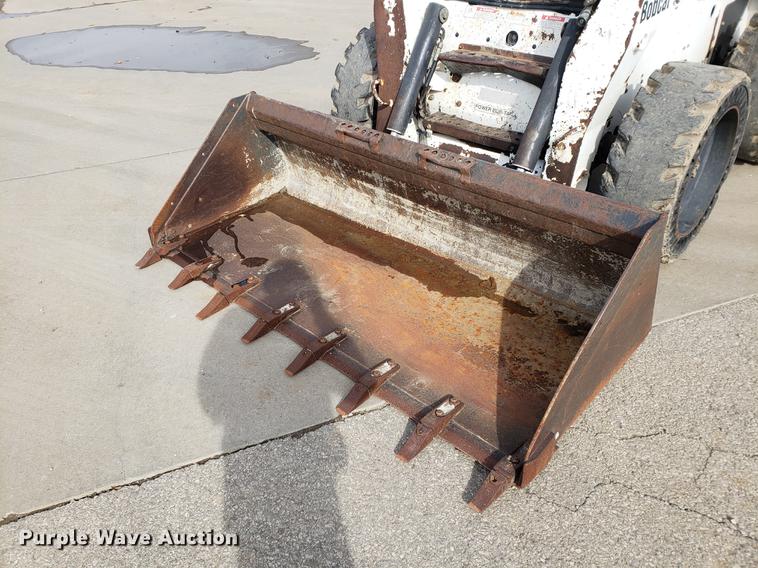 image for item DB9412 2003 Bobcat S300 skid steer