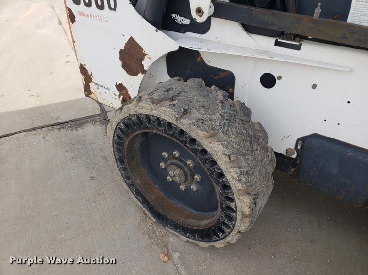 image for item DB9412 2003 Bobcat S300 skid steer