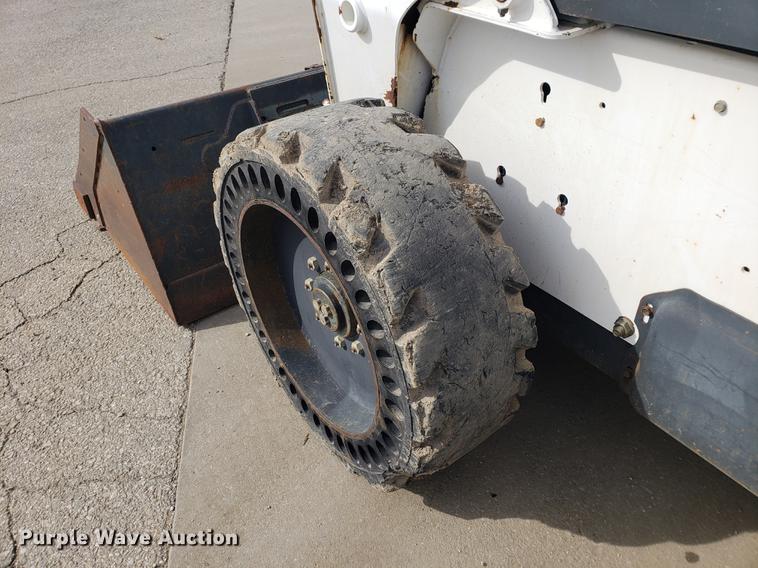 image for item DB9412 2003 Bobcat S300 skid steer