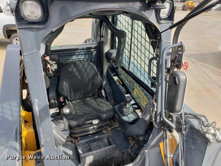 image for item DB9413 2012 John Deere 329D skid steer