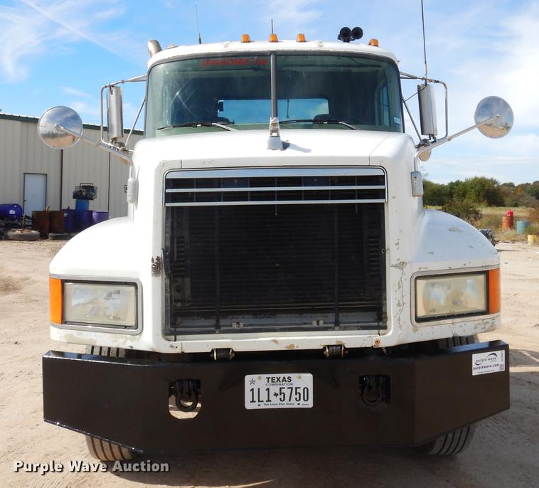 image for item DC5927 2000 Mack CH613 winch truck