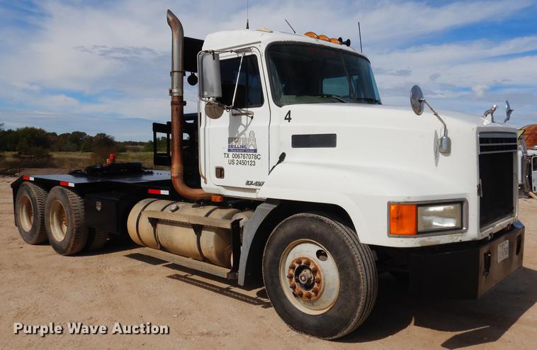 image for item DC5927 2000 Mack CH613 winch truck