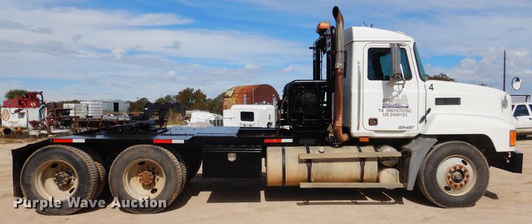 image for item DC5927 2000 Mack CH613 winch truck