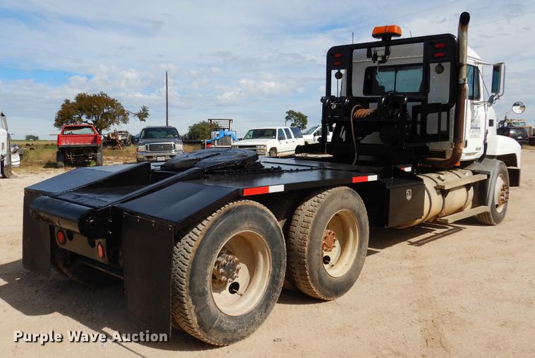 image for item DC5927 2000 Mack CH613 winch truck