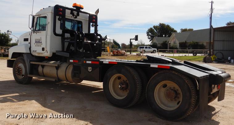 image for item DC5927 2000 Mack CH613 winch truck