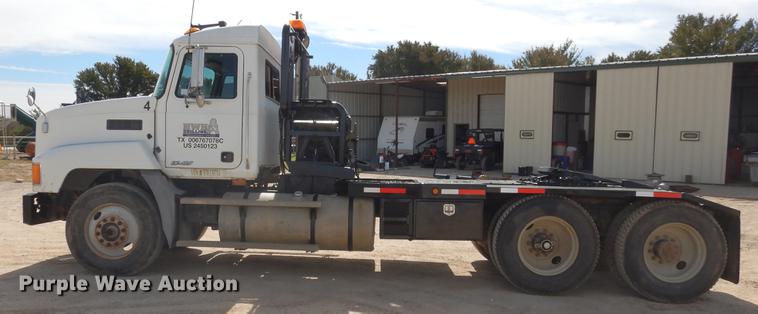 image for item DC5927 2000 Mack CH613 winch truck