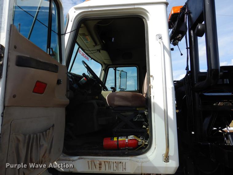 image for item DC5927 2000 Mack CH613 winch truck